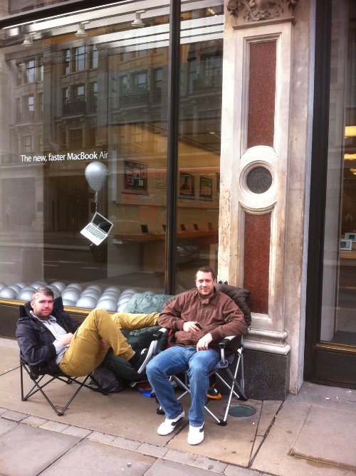 Queue for iPhone 4S at Apple Shop in London, UK